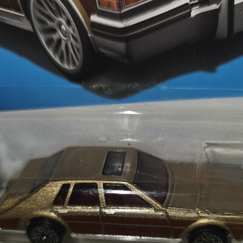 Hot Wheels '82 Cadillac Seville Die-Cast Car - Picture 5 of 8